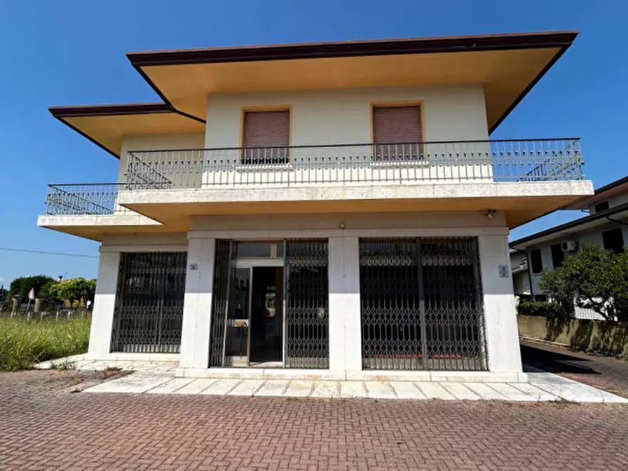 Immagine 2 di Casa indipendente in vendita  in Via Roma a Urbana