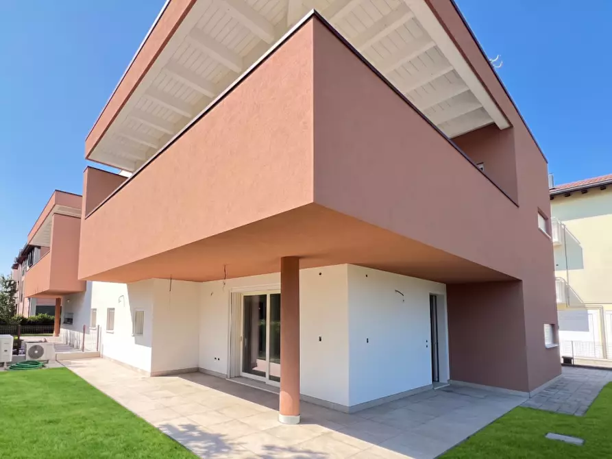 Immagine 1 di Casa bifamiliare in vendita  a Loreggia