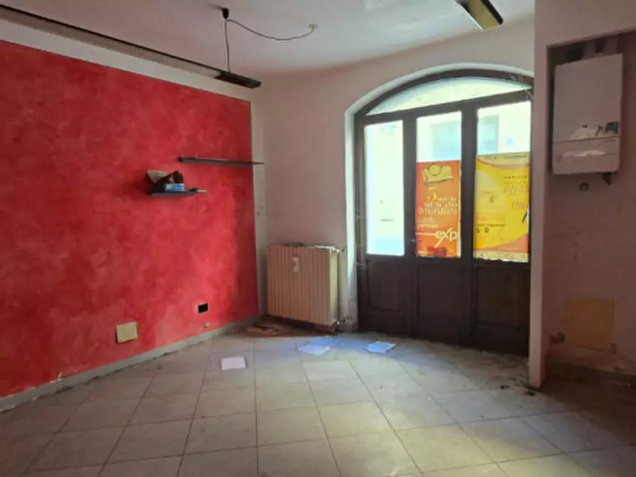 Immagine 3 di Negozio in vendita  in Via Cavour a Ostiglia