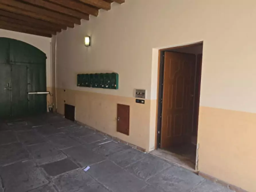 Immagine 7 di Negozio in vendita  in Via Cavour a Ostiglia