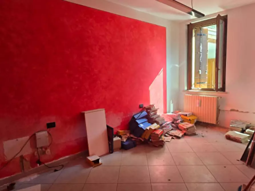 Immagine 8 di Negozio in vendita  in Via Cavour a Ostiglia