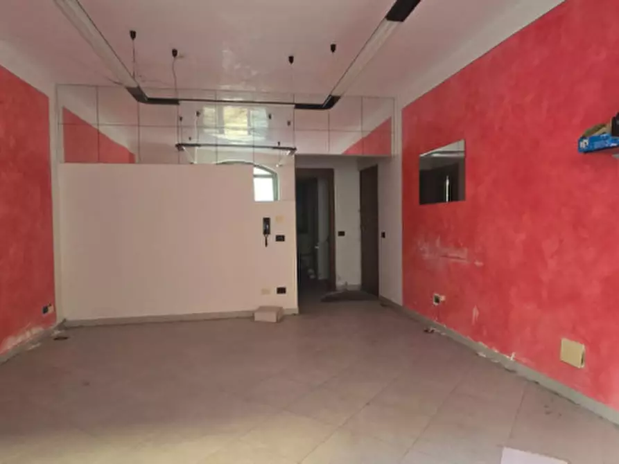 Immagine 12 di Negozio in vendita  in Via Cavour a Ostiglia