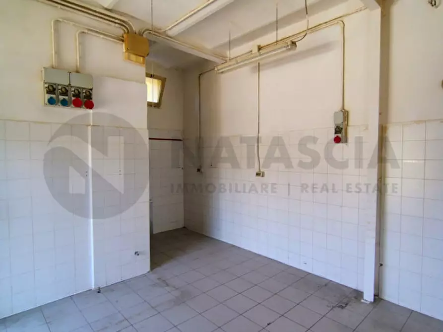 Immagine 8 di Negozio in affitto  in Via Gabriele D'Annunzio a Firenze