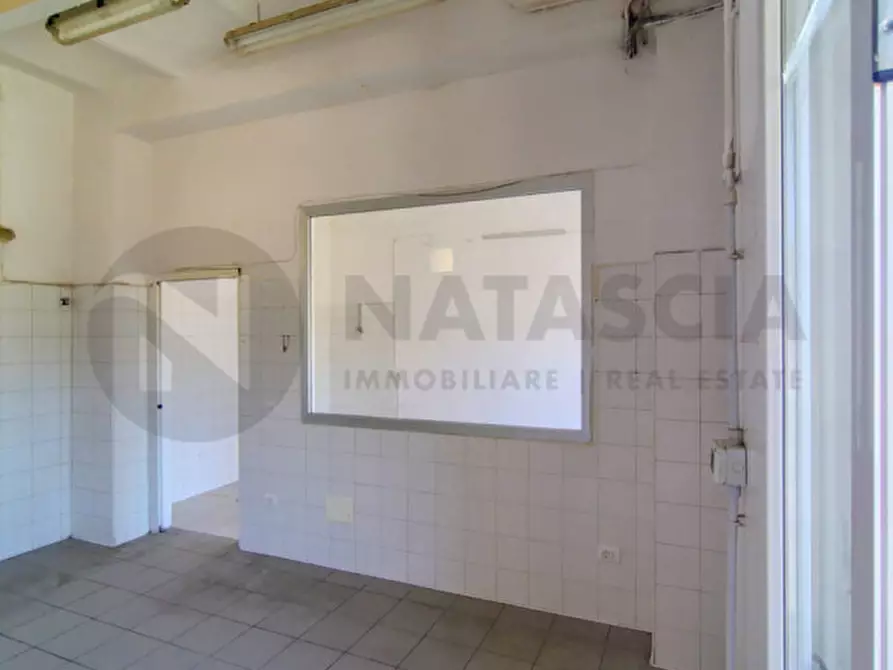 Immagine 9 di Negozio in affitto  in Via Gabriele D'Annunzio a Firenze