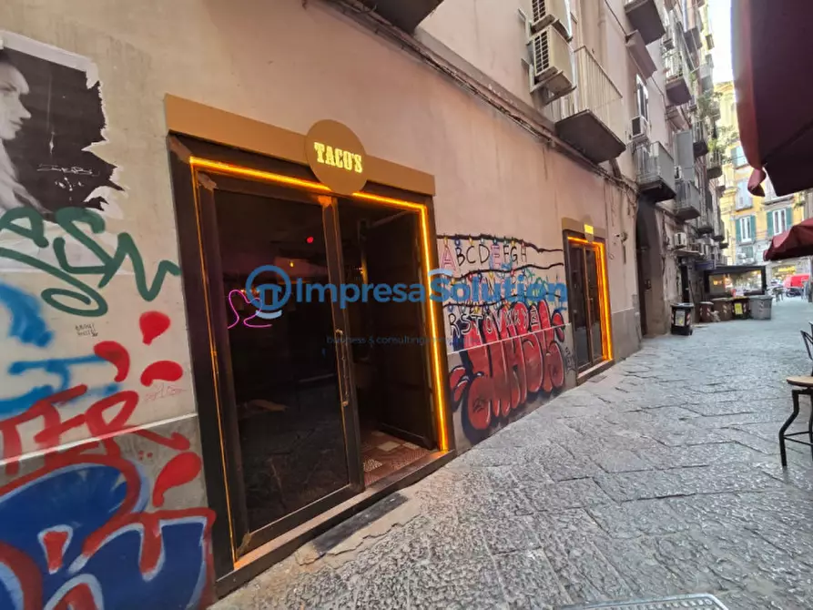 Immagine 1 di Attività commerciale in vendita  in Vico Quercia a Napoli