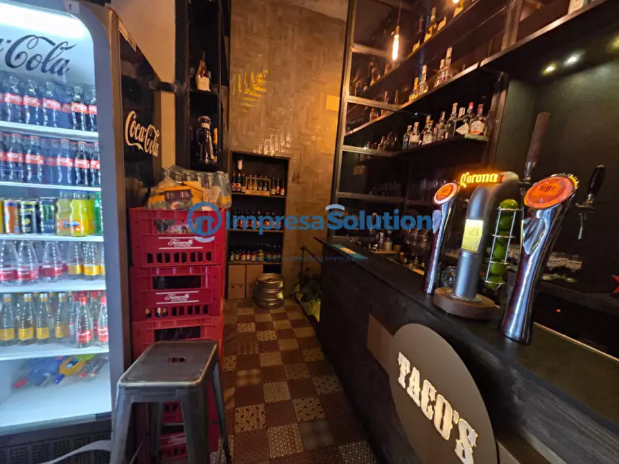 Immagine 10 di Attività commerciale in vendita  in Vico Quercia a Napoli