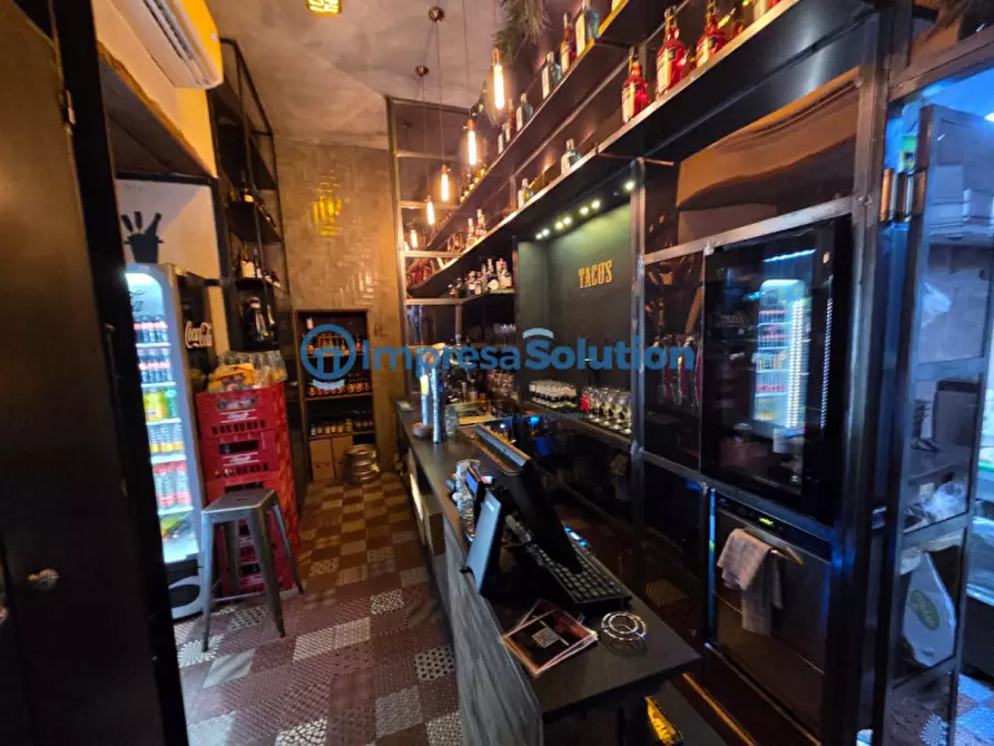 Immagine 14 di Attività commerciale in vendita  in Vico Quercia a Napoli