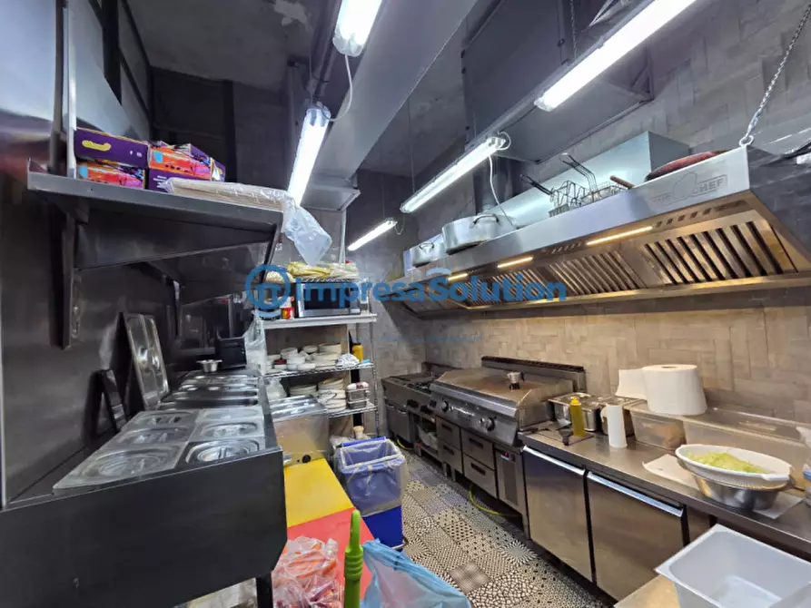 Immagine 17 di Attività commerciale in vendita  in Vico Quercia a Napoli