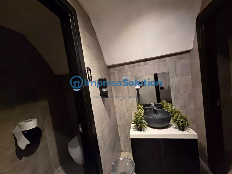 Immagine 20 di Attività commerciale in vendita  in Vico Quercia a Napoli