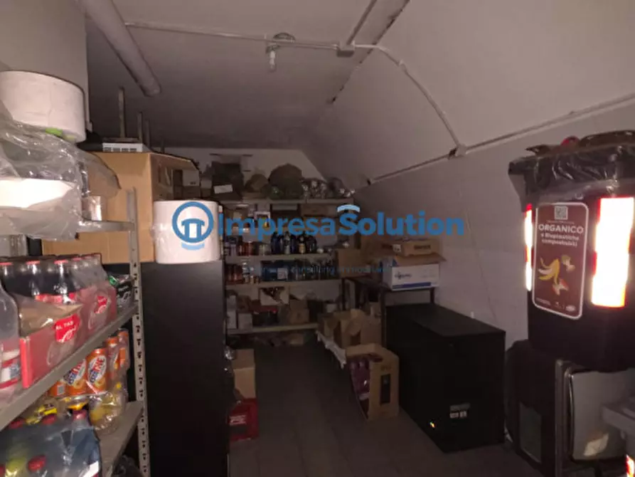 Immagine 21 di Attività commerciale in vendita  in Vico Quercia a Napoli