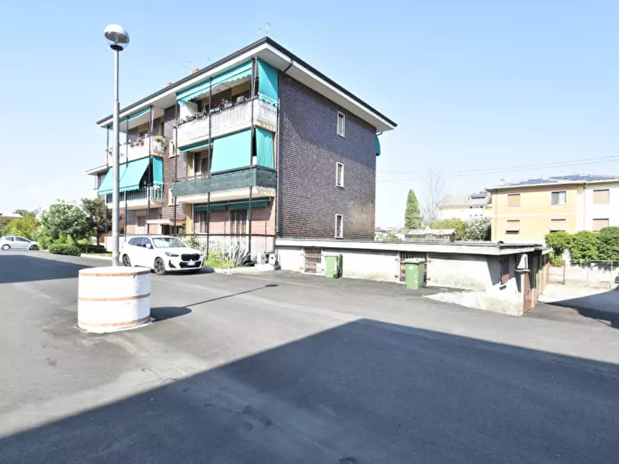 Immagine 3 di Appartamento in vendita  in vicolo burlin 3 a Castelnuovo Del Garda