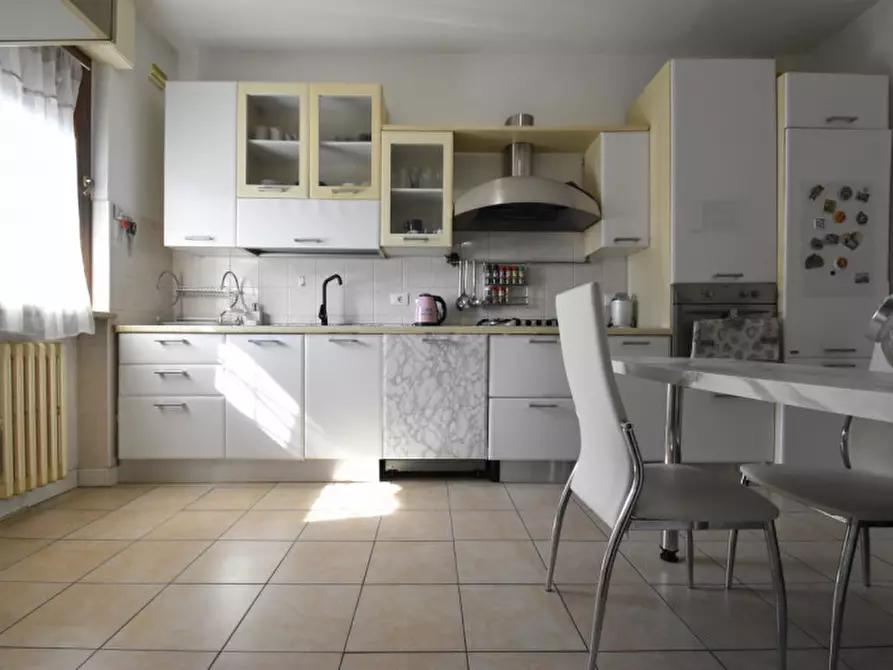 Immagine 11 di Appartamento in vendita  in vicolo burlin 3 a Castelnuovo Del Garda