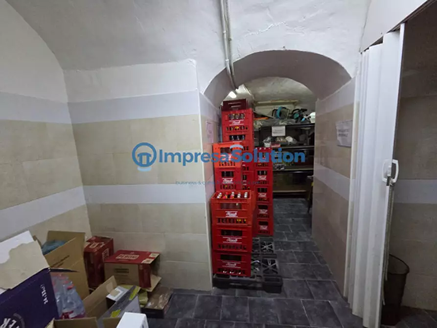 Immagine 8 di Attività commerciale in vendita  in Via Domenico Capitelli a Napoli