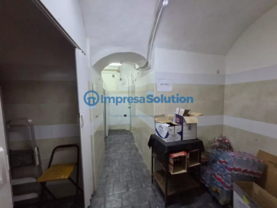 Immagine 11 di Attività commerciale in vendita  in Via Domenico Capitelli a Napoli