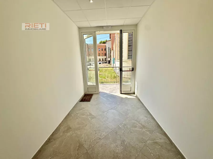 Immagine 19 di Camera in affitto  in Viale Maraini a Rieti
