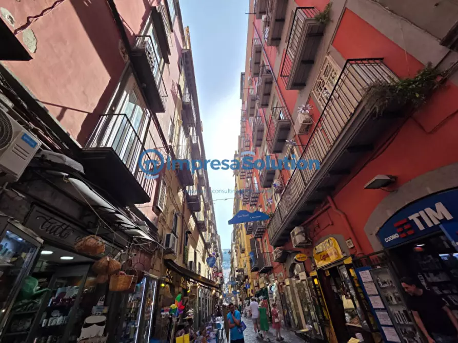 Immagine 2 di Attività commerciale in vendita  in Via Domenico Capitelli a Napoli