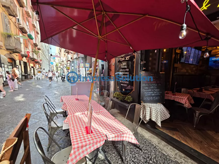 Immagine 3 di Attività commerciale in vendita  in Via Domenico Capitelli a Napoli