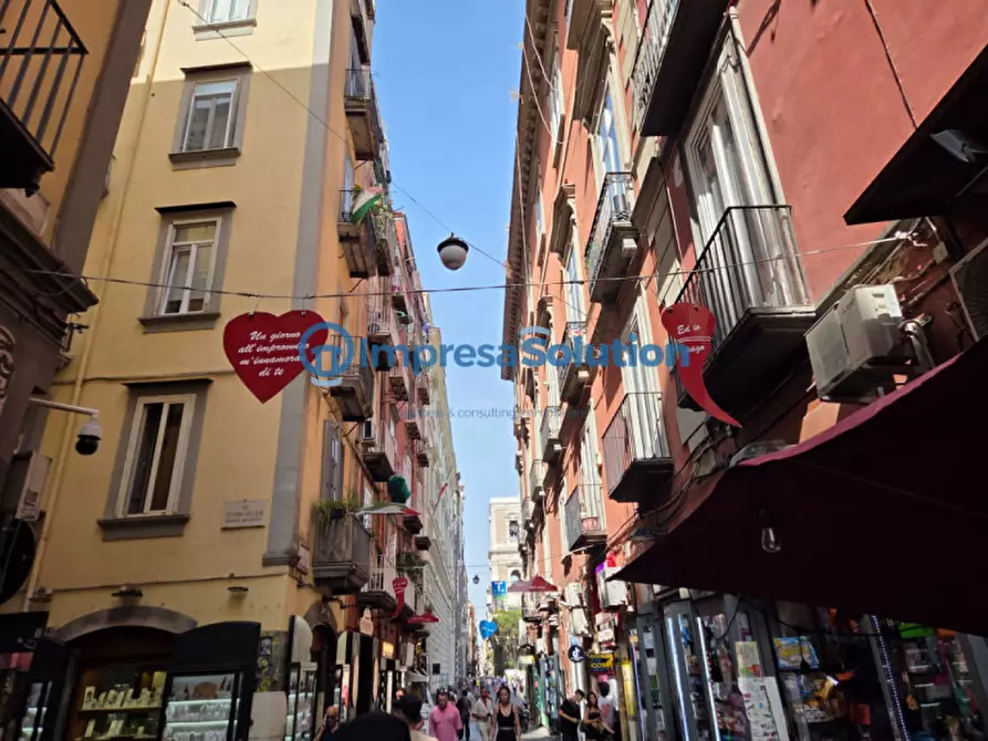 Immagine 4 di Attività commerciale in vendita  in Via Domenico Capitelli a Napoli