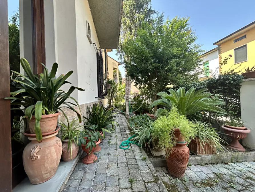 Immagine 2 di Casa bifamiliare in vendita  in Via Antonio Meucci a Campi Bisenzio