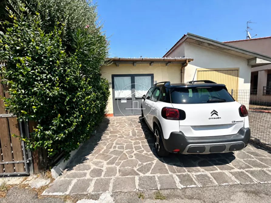 Immagine 42 di Casa bifamiliare in vendita  in Via Antonio Meucci a Campi Bisenzio