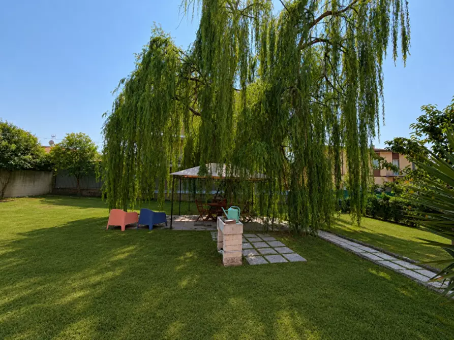 Immagine 2 di Casa indipendente in vendita  a Senigallia