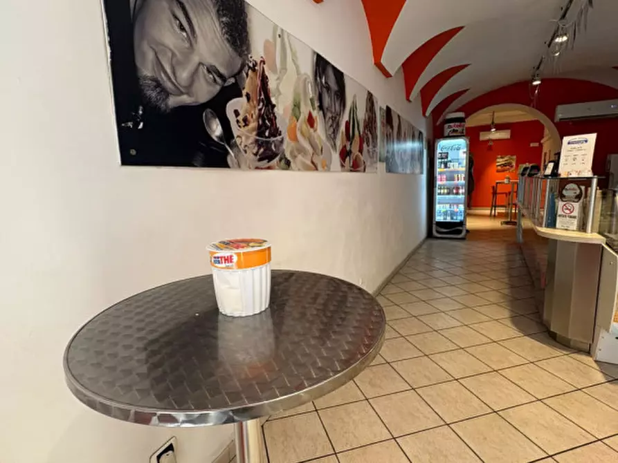 Immagine 5 di Attività commerciale in vendita  in Via Aurelio Saffi  13 a Casale Monferrato