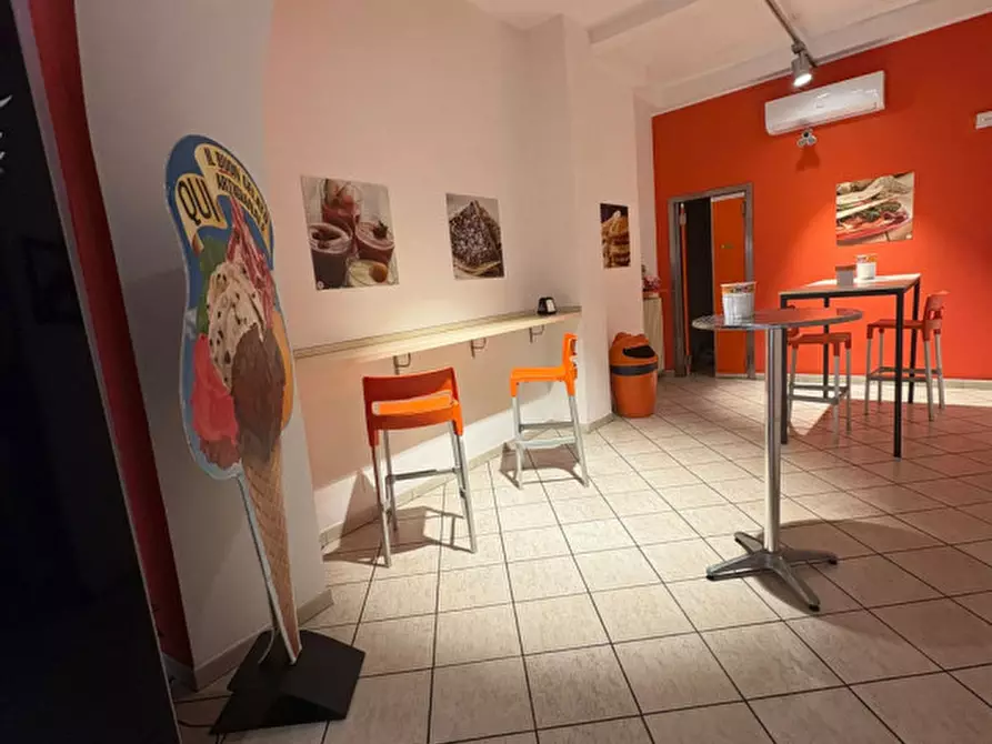 Immagine 8 di Attività commerciale in vendita  in Via Aurelio Saffi  13 a Casale Monferrato