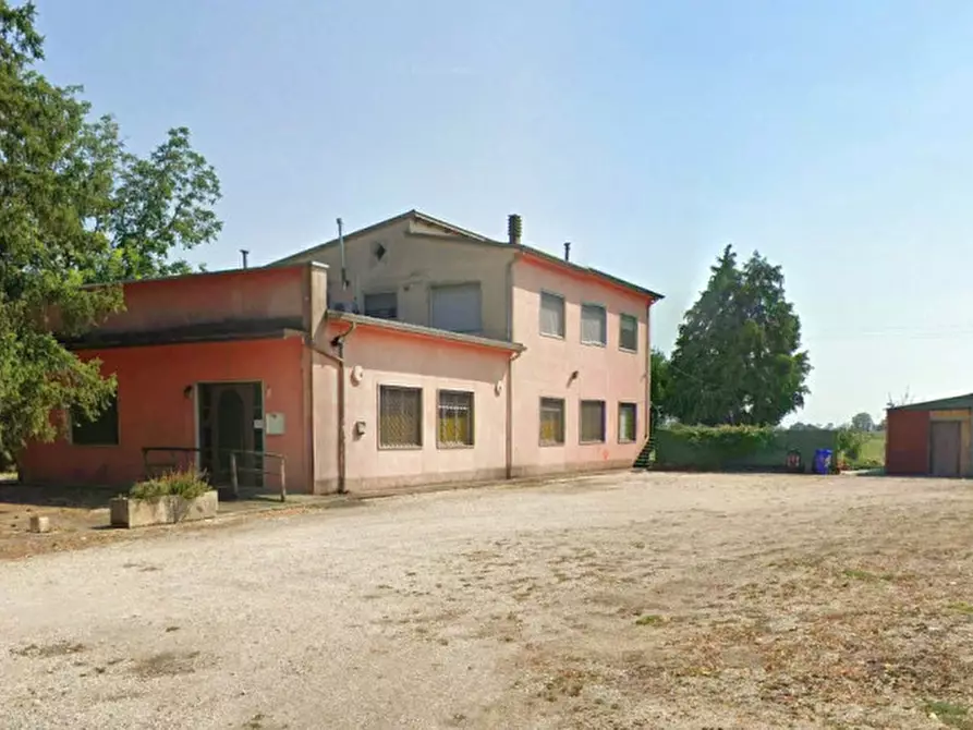 Immagine 1 di Negozio in vendita  in Strada Maestà Bassa a Roccabianca