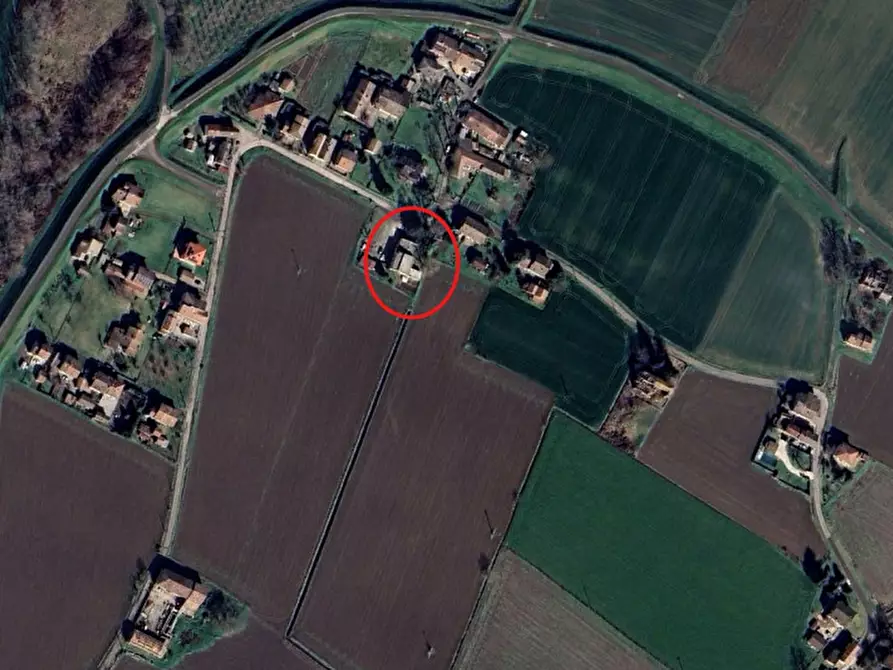 Immagine 2 di Negozio in vendita  in Strada Maestà Bassa a Roccabianca