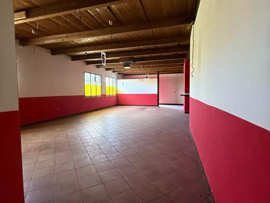 Immagine 5 di Negozio in vendita  in Strada Maestà Bassa a Roccabianca