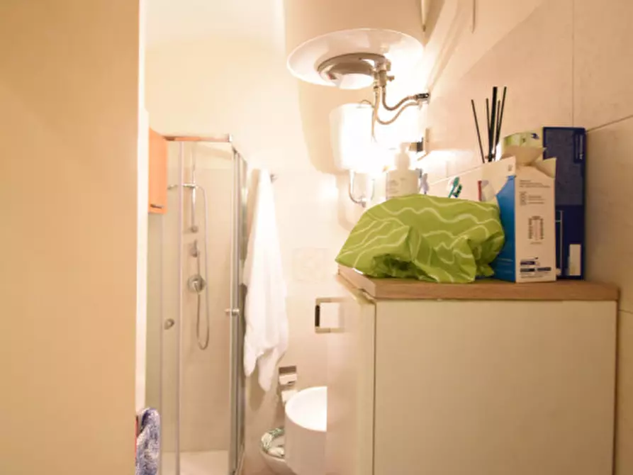 Immagine 10 di Appartamento in vendita  in Via della Paglia a Roma