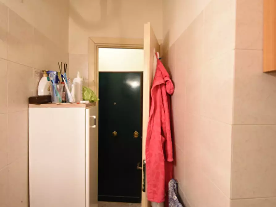 Immagine 11 di Appartamento in vendita  in Via della Paglia a Roma