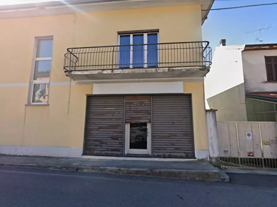 Immagine 5 di Negozio in vendita  in Via Giuseppe Besozzi a Sangiano
