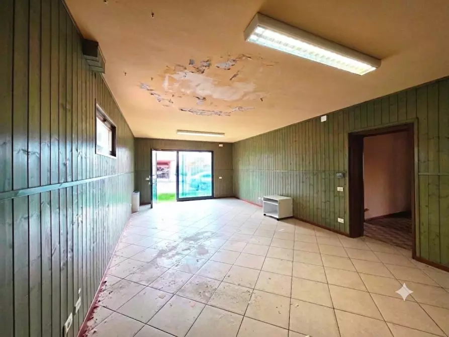 Immagine 3 di Ufficio in vendita  in Via Marzabotto a Savignano Sul Panaro
