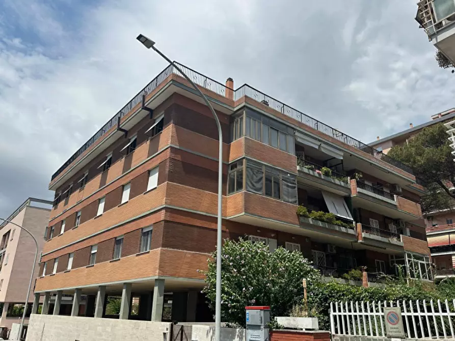 Immagine 1 di Appartamento in vendita  in Via Quirino Roscioni 13 a Roma