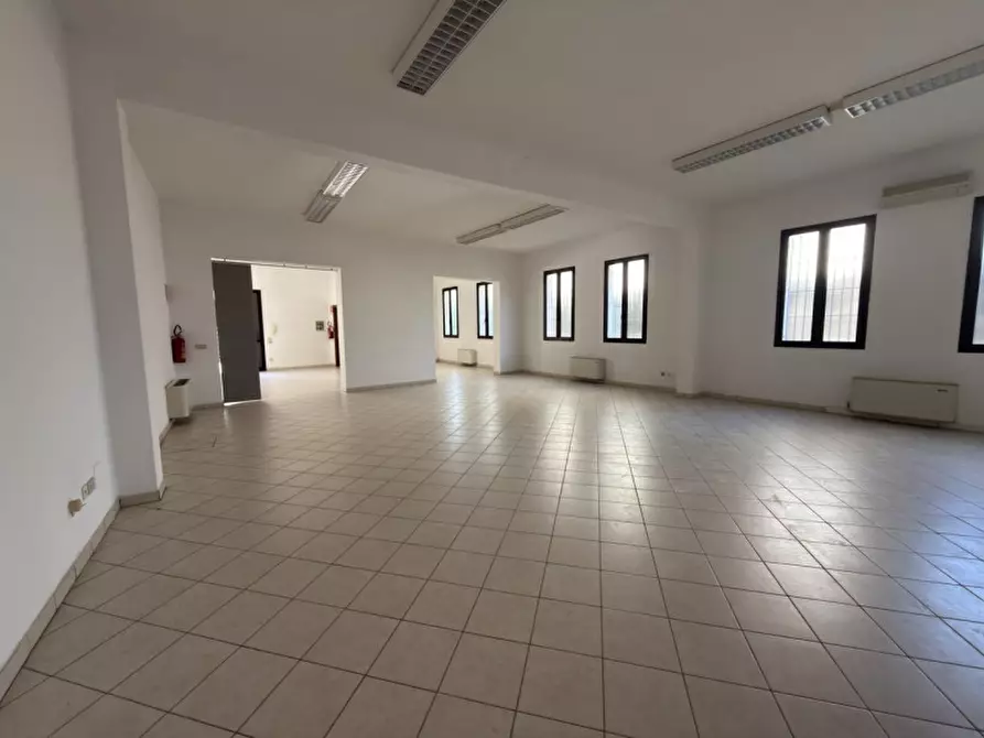 Immagine 1 di Magazzino in affitto  in Via Bravi a Padova