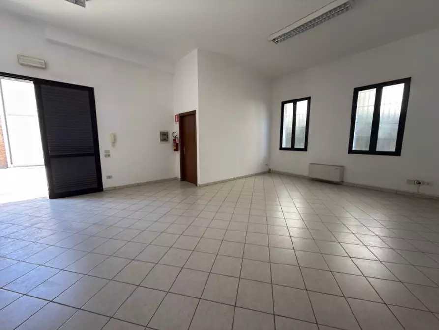 Immagine 3 di Magazzino in affitto  in Via Bravi a Padova