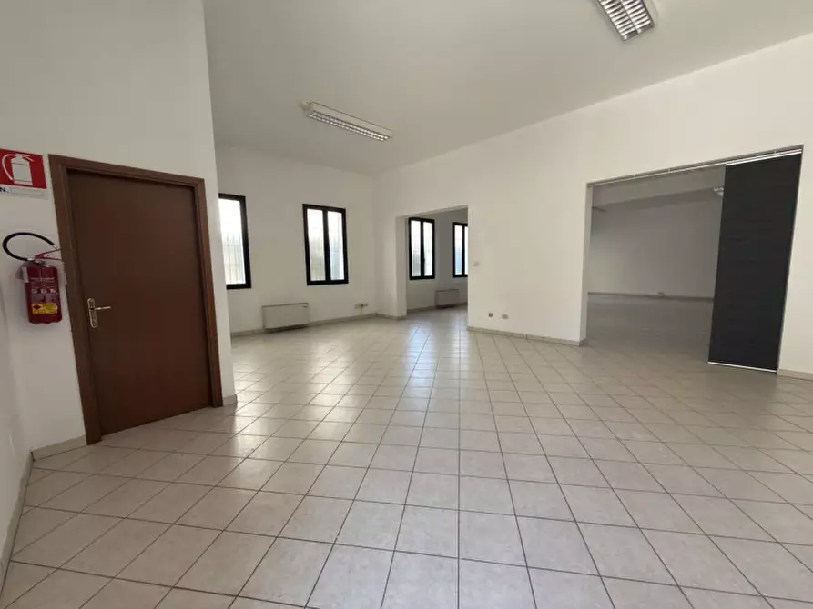 Immagine 4 di Magazzino in affitto  in Via Bravi a Padova