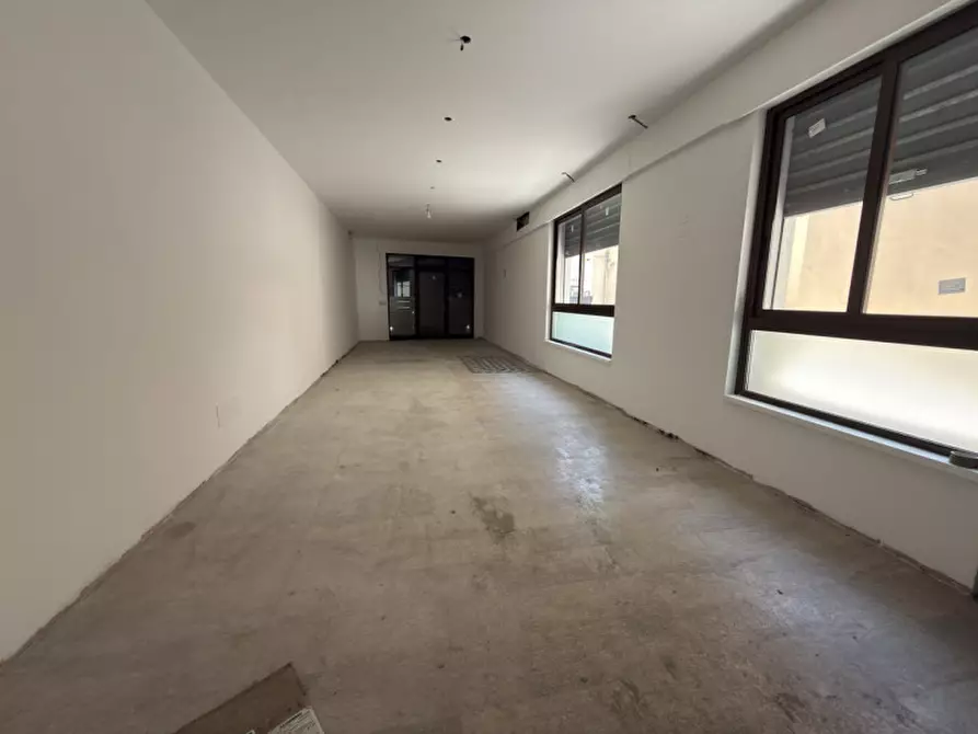 Immagine 2 di Negozio in affitto  in Via Bravi a Padova