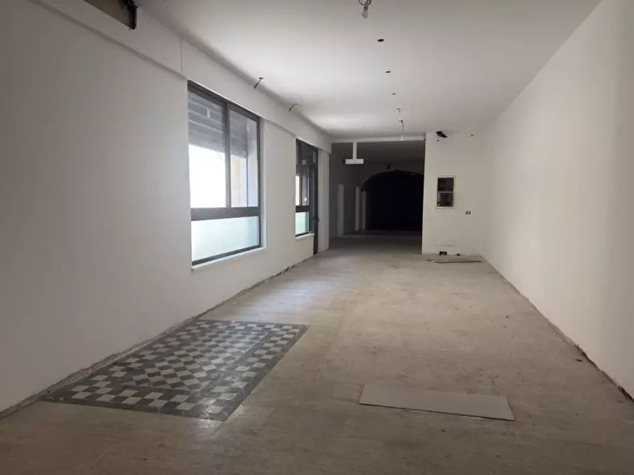 Immagine 3 di Negozio in affitto  in Via Bravi a Padova