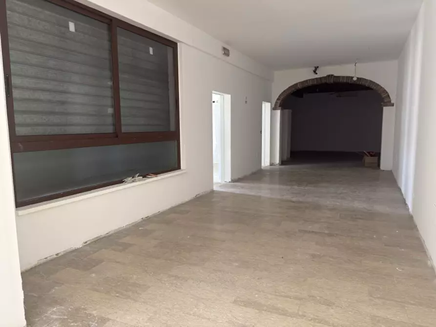 Immagine 4 di Negozio in affitto  in Via Bravi a Padova
