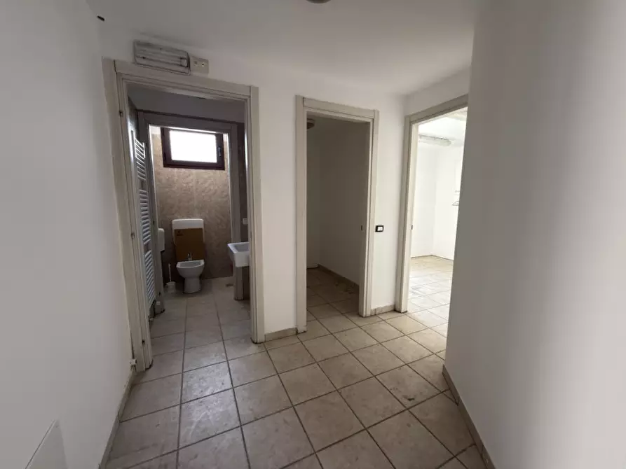 Immagine 8 di Negozio in affitto  in Via Bravi a Padova