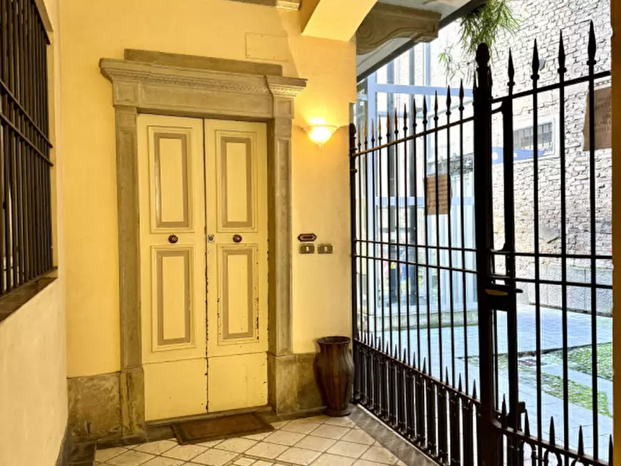 Immagine 16 di Appartamento in vendita  in borgo della posta, 24 a Parma