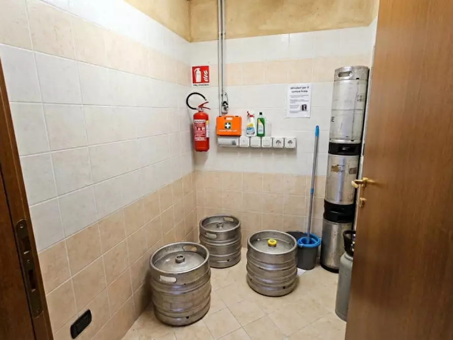 Immagine 6 di Negozio in vendita  in Via Calipari a Truccazzano