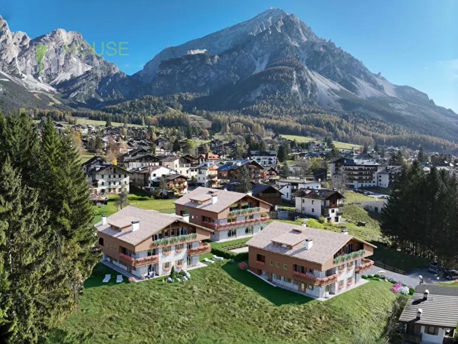 Immagine 4 di Appartamento in vendita  in Via Beata Vergine della Difesa a San Vito Di Cadore