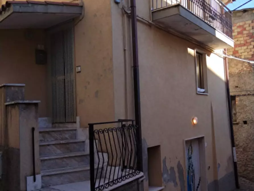 Immagine 1 di Casa indipendente in vendita  in Via Cavour a Davoli