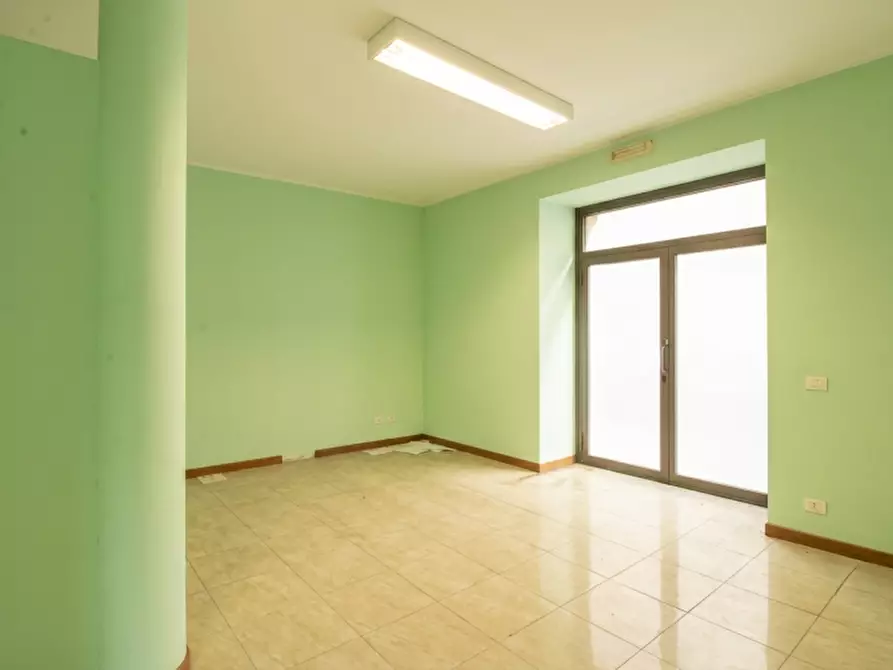 Immagine 2 di Negozio in vendita  in Via Magenta a Verdello