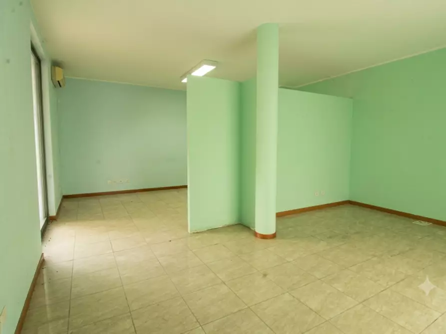 Immagine 5 di Negozio in vendita  in Via Magenta a Verdello