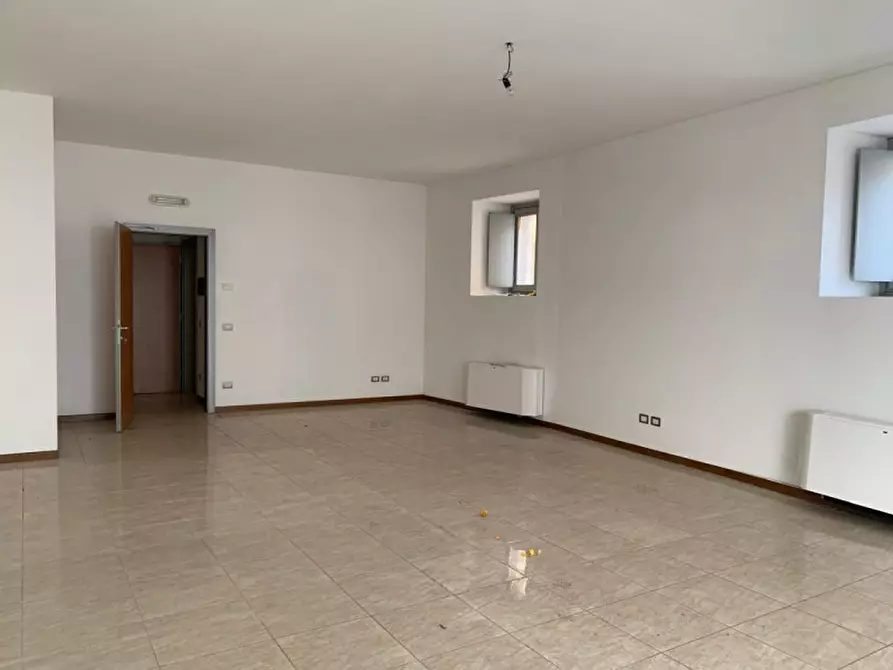Immagine 1 di Negozio in vendita  in Via Magenta a Verdello