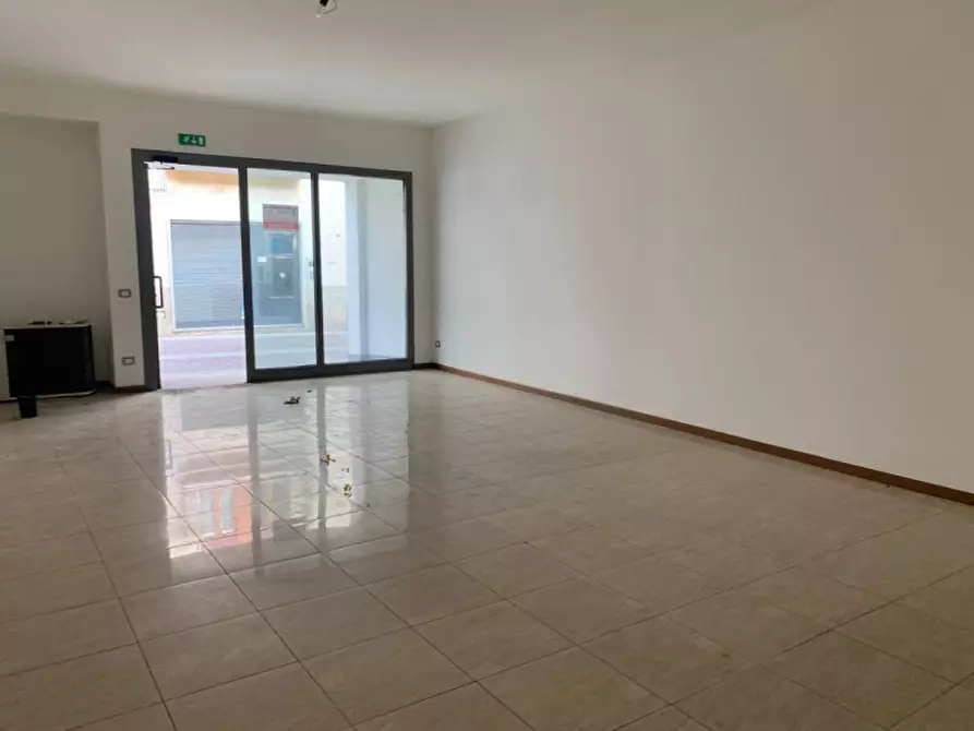 Immagine 4 di Negozio in vendita  in Via Magenta a Verdello